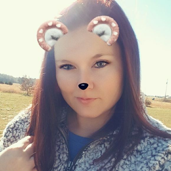 Meet your Posher, Emily - Picture 1 of 1